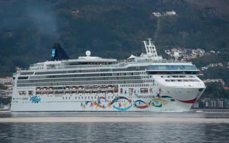 Norwegian Star cruise ship sailing to homeport